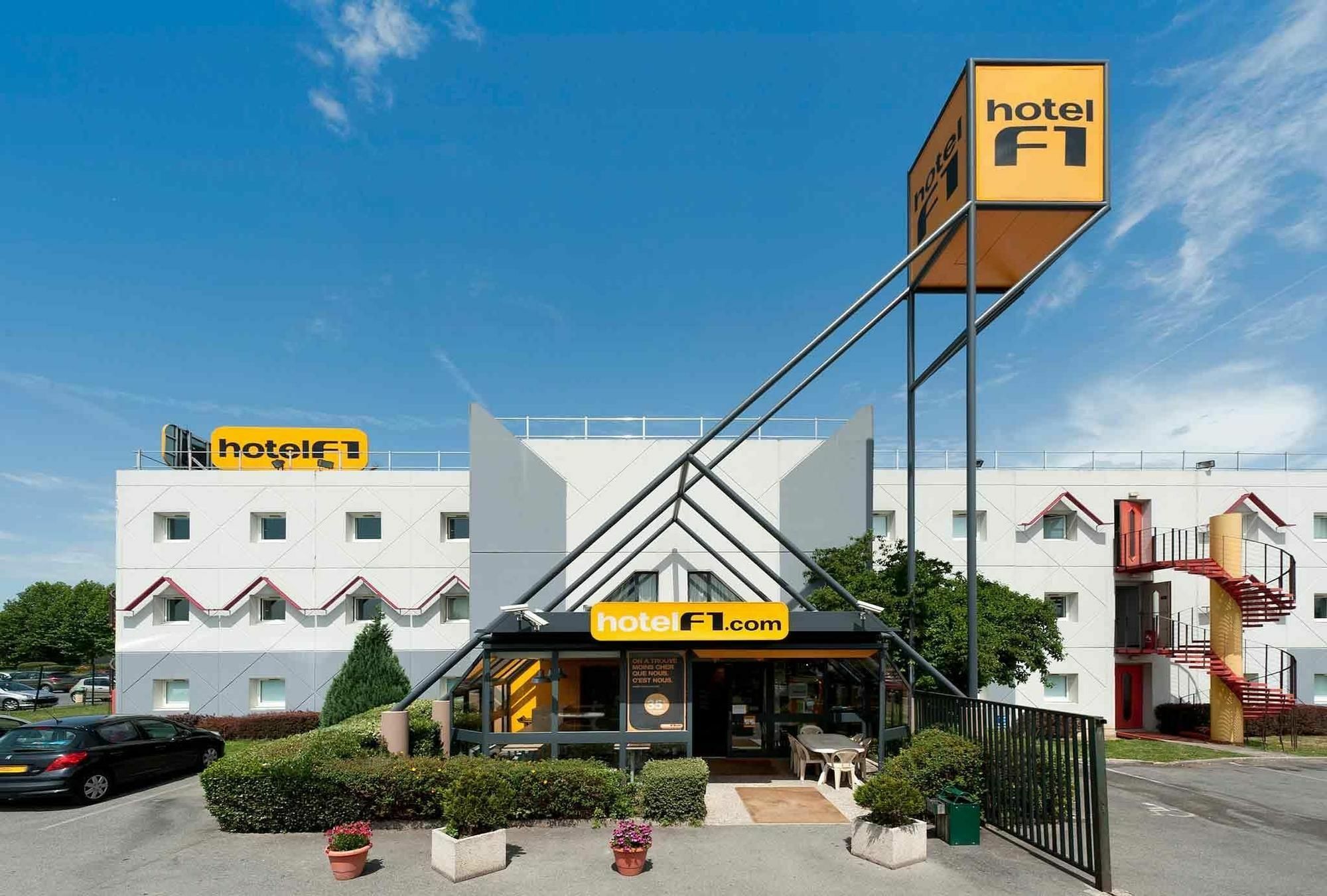 热讷维耶阿斯尔f1酒店 外观 照片